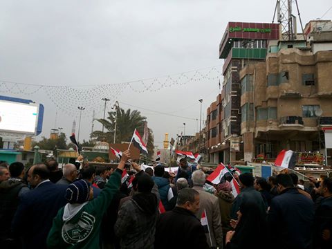 بالصور:تظاهرات كربلاء :يجب ضرب كبار الفاسدين بيد من حديد