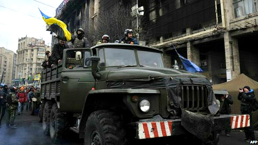 أوكرانيا: المتظاهرون في القصر الرئاسي ويانكوفيتش يغادر كييف