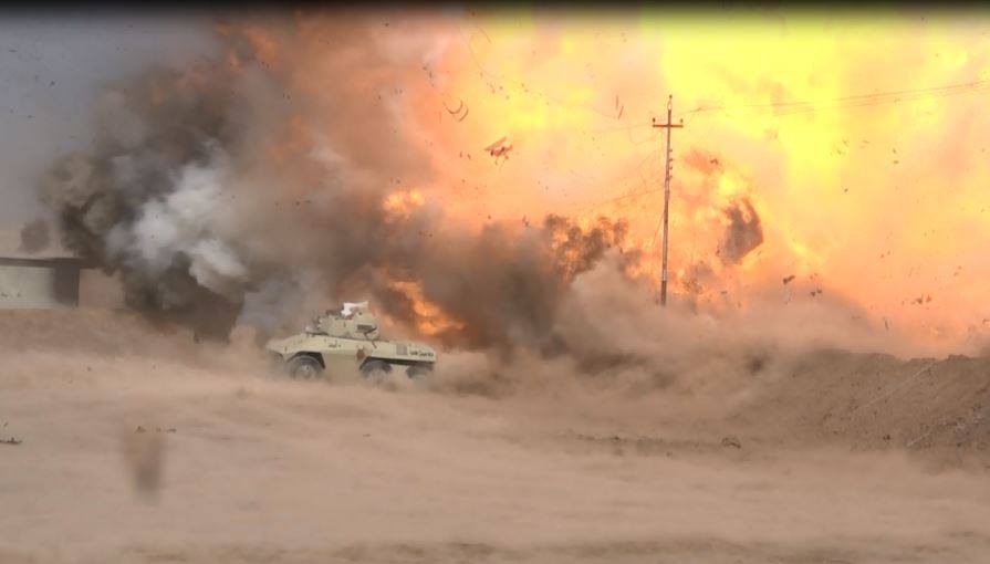 بالصورة: فرقة العباس تدمر عجلتين مفخختين وتقتل من فيهما بالساحل الايمن للموصل