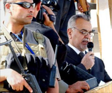 الهاشمي يتهم السلطات الأمنية بقتل احد افراد حمايته تحت التعذيب وعمليات بغداد تنفي