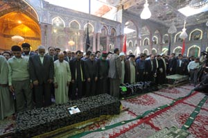 كربلاء تشهد تشييع  ستة شهداء من الزوار الايرانيين قضوا بتفجري الثلاثاء والكربلائي يصلي على جثامينهم (مصور)