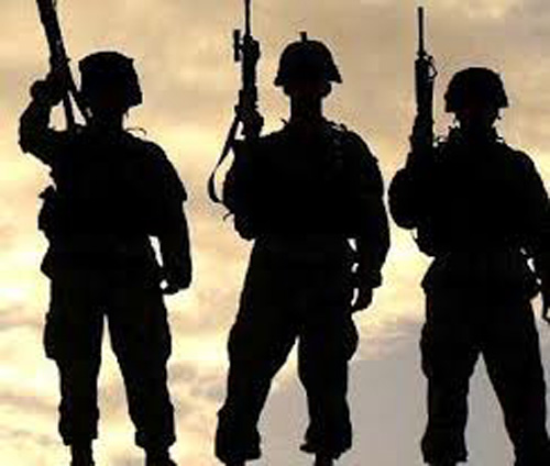 مجلة فرنسية: فرنسا تدرب المقاتلين بالأردن وتهرب الأسلحة لسورية