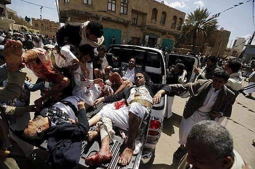 لحظة الانفجار الذي استهدف المصلين الحوثيين