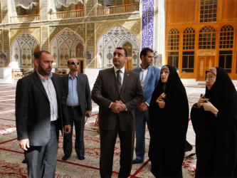 سفيرة استراليا بالعراق تزور مرقد امير المؤمنين بالنجف :تشرفت بزيارة المكان في ظل الاجواء الايمانية (مصور)