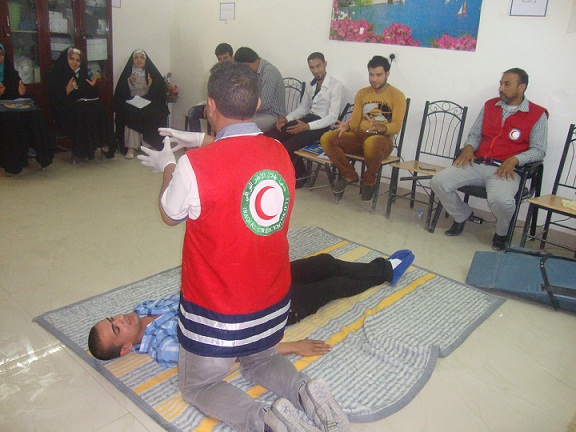 جمعية الهلال الاحمر تقيم دورة للإسعافات الاولية للمتطوعين الجدد في كربلاء