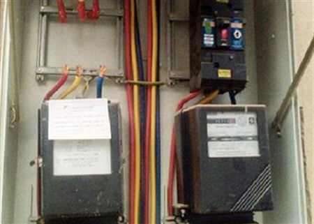 الكهرباء تعلن ديونها بنحو مليار دولار بذمة الدوائر والمواطنين