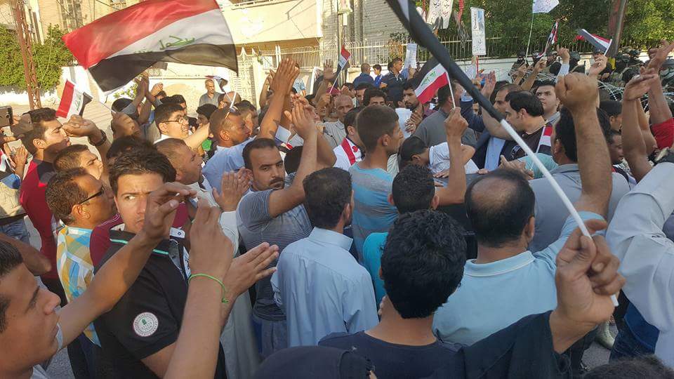 متظاهرو كربلاء :يجب ان تطال الاصلاحات السلطة القضائية لتهاونها مع الفاسدين(مصور)