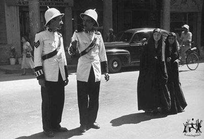 الشرطة في الاربعينات من القرن العشرين في شارع الرشيد وسط بغداد