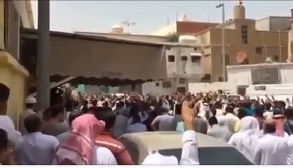 شاهد بالفيديو ماذا ردد الشيعة السعوديون بعد تفجير حسينية بالقطيف