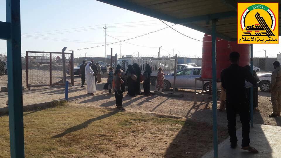 بالصور: الحشد الشعبي يخلي 30 عائلة من الفلوجة