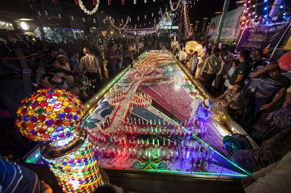 بالصور: ايقاد (1182) شمعة احتفالاً بذكرى مولد الامام المهدي المنتظر في كربلاء