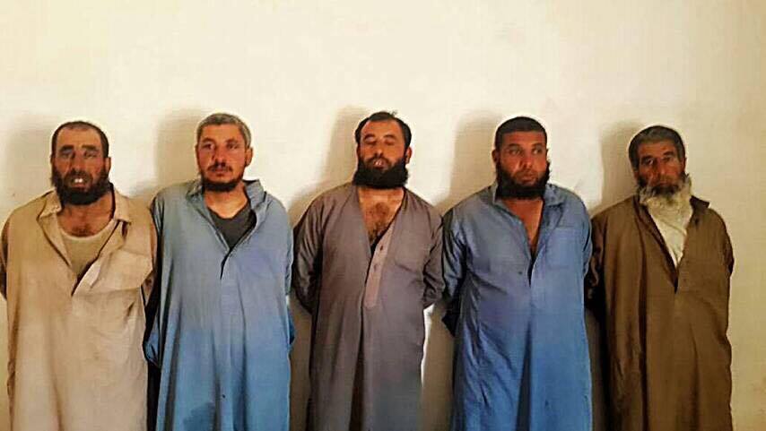 لواء ١٣ الطفوف يلقي القبض على خمسة ارهابيين يعملون بديوان الحسبة في داعش غرب الموصل