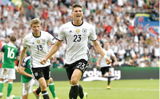 ألمانيا وبولندا إلى ثمن النهائي