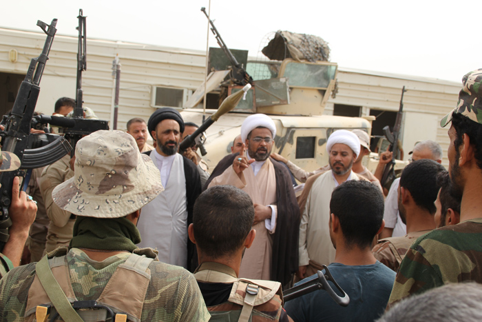 رجال دين ومبلغين من كربلاء يتعايشون مع القوات المسلحة في الفلوجة ويواجهون هجوما ارهابيا (مصور)