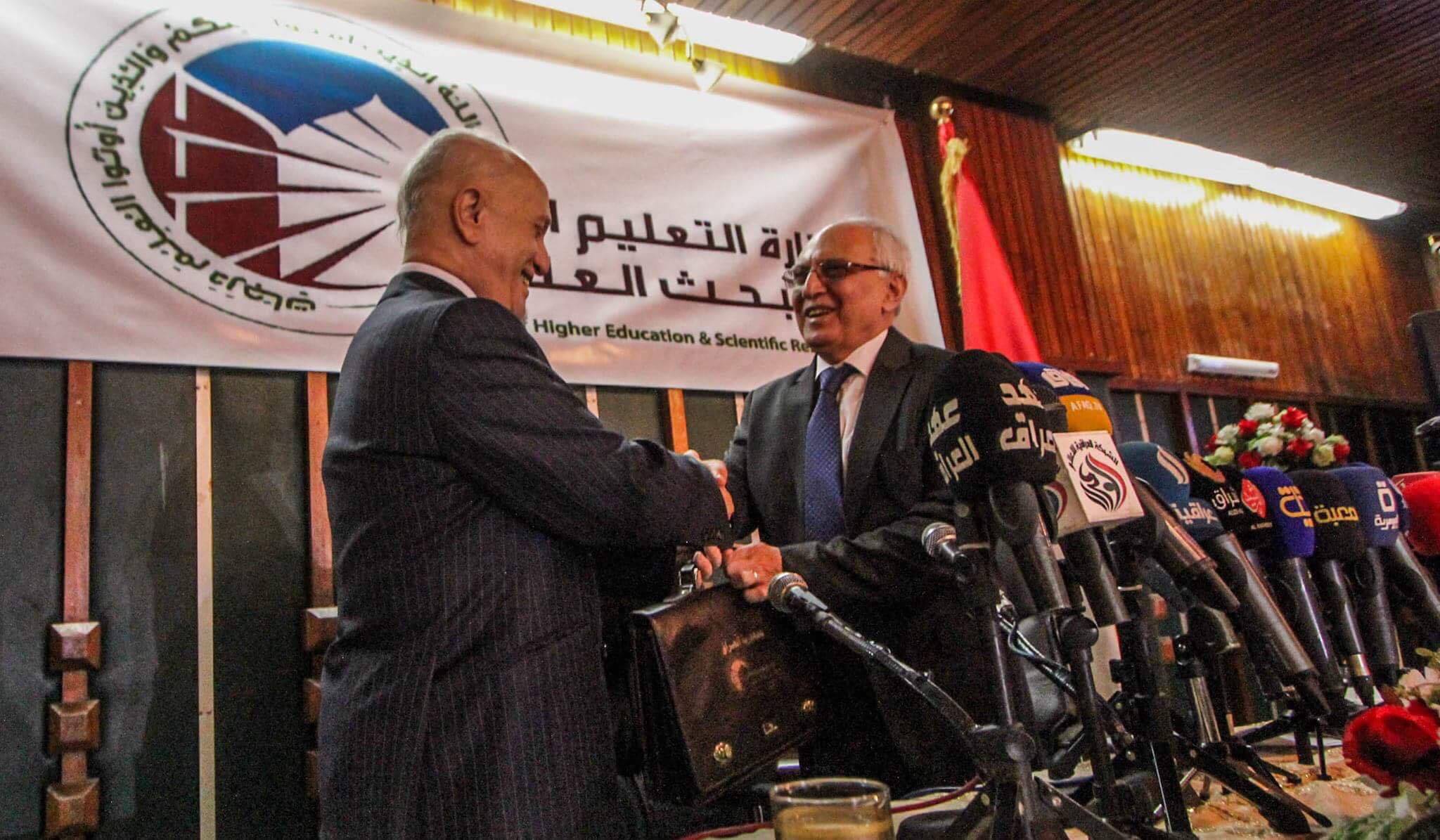 بالصور: العيسى يتسلم رسميا حقيبة وزارة التعليم من الشهرستاني