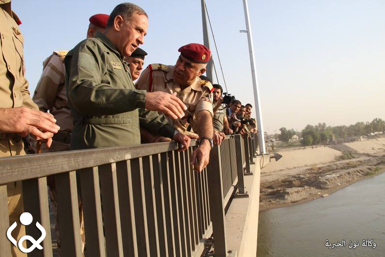 بالفيديو: بعد انقطاع لـ13 عاماً .. 400 طالب من الكلية العسكرية ينفذون قفزة الثقة" من جسر 14 رمضان في بغداد