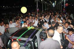 النجف تكرم اكثر من 370 طالب وطالبة ممن حصل على معدلات فوق  90 ولصاحب اعلى معدل سيارة مارسيدس (مصور)