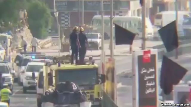 البحرين.. الشرطة تزيل أعلام عاشوراء وناشطون يحذرون من التصعيد