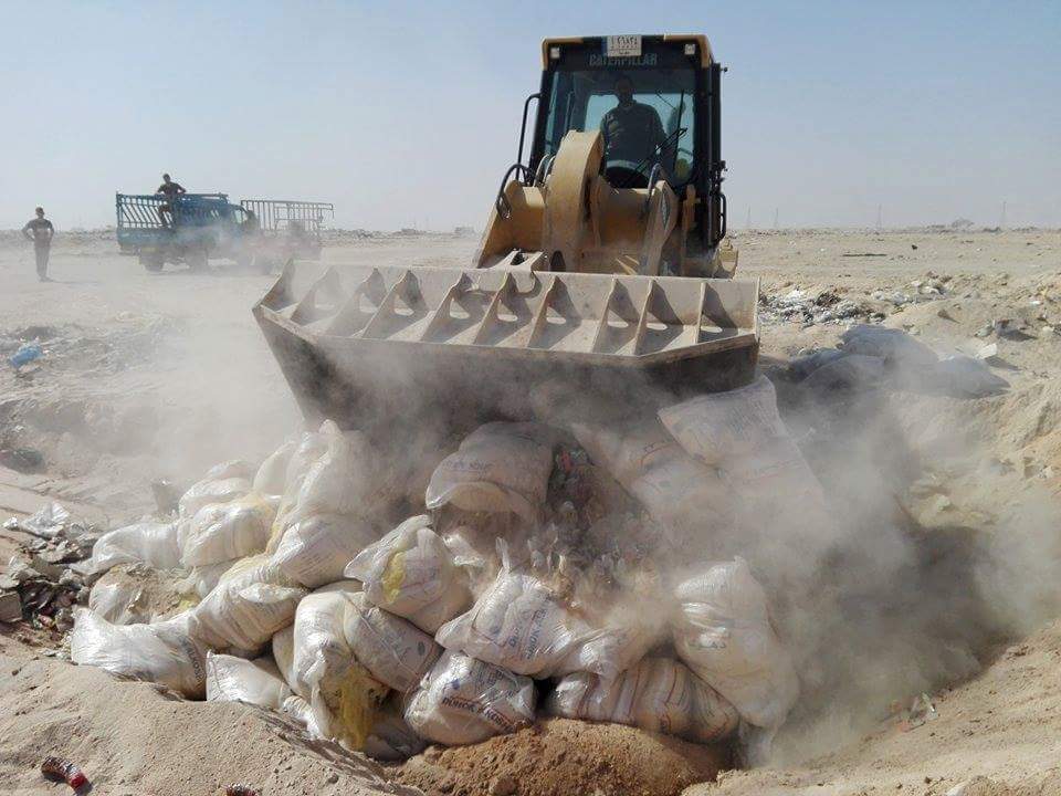كربلاء:اتلاف أكثر من سبعة أطنان من مادة ( الحبيَة ) قادمة من إقليم كردستان لعدم صلاحيتها للإستهلاك البشري
