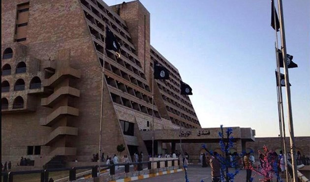 داعش الارهابي يفجر فندق نينوى أوبروي على ضفاف دجلة بالموصل.