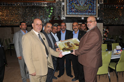 العتبة الحسينية المقدسة تكرم عدد من مسؤولي مرقد الامام الكاظم في بغداد (مصور)