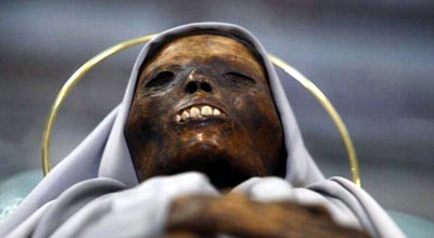 اسرة هندية تسعى الى دفن احدى الاميرات في كربلاء بعد 18 عاما من التحنيط