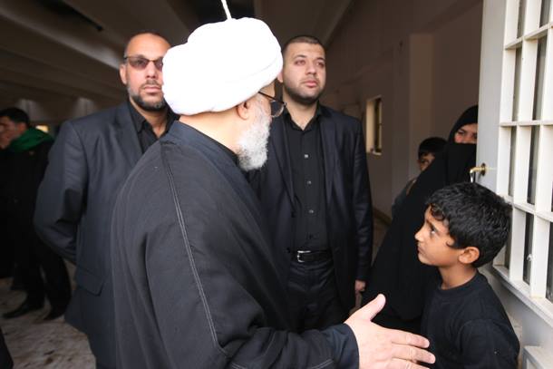 الامين العام للعتبة الحسينة المقدسة الشيخ عبد المهدي الكربلائي يتفقد العوائل النازحة جراء الامطار