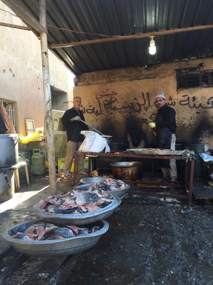 بالصور :موكب حسيني في مسقط راس صدام يقدم خدماته للجيش والحشد الشعبي