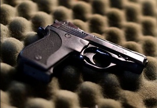 مهاجم يطلق النار على طلاب بمدرسة في تكساس الامريكية ويصيب طلبتها