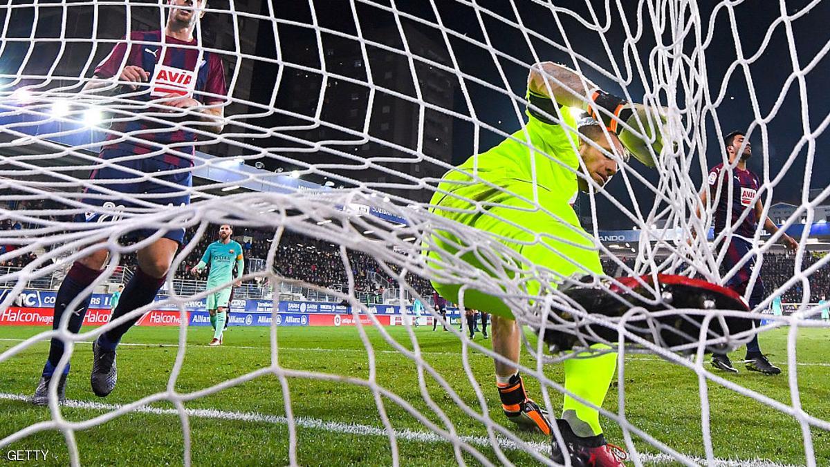 برشلونة يطارد الملكي برباعية نظيفة أمام إيبار