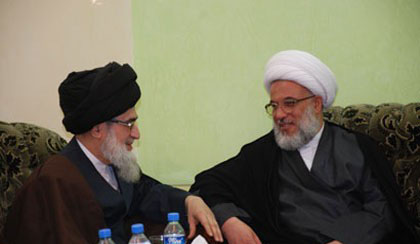 اية الله الشيرازي يؤم المصلين في الحرم الحسيني الشريف بكربلاء