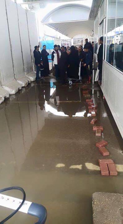 بالصور:مطار النجف بعد يوم ممطر  وذعر لدى المسافرين من اقلاع وهبوط الطائرات
