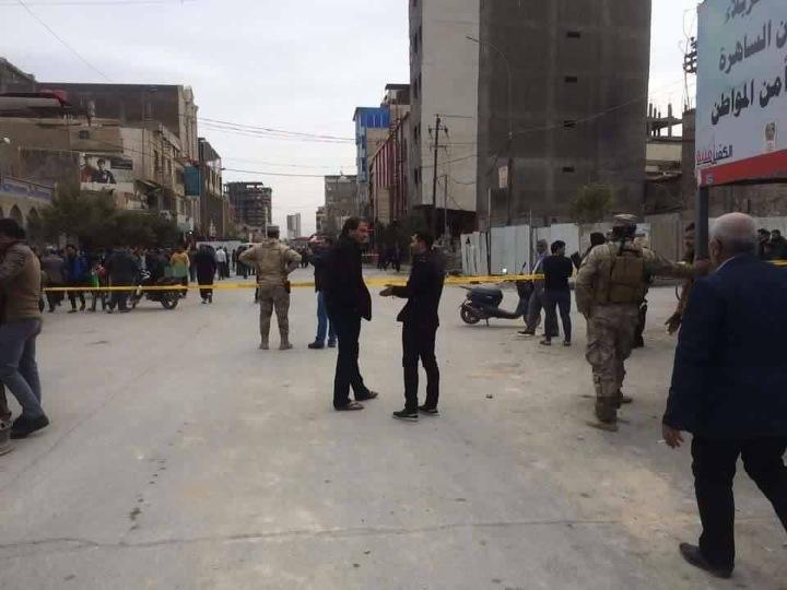 بالصور: الدفاع المدني يفرض طوقاً حول بناية مهددة بالانهيار وسط كربلاء