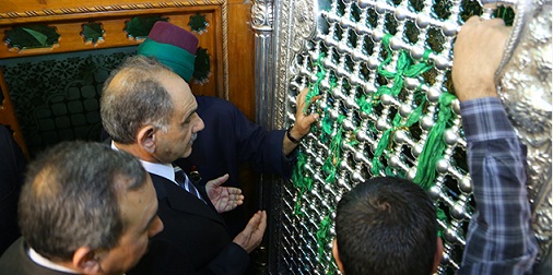 الدكتور صالح المطلك يزور مرقد الامامين الجوادين عليهما السلام  في الكاظمية (مصور)