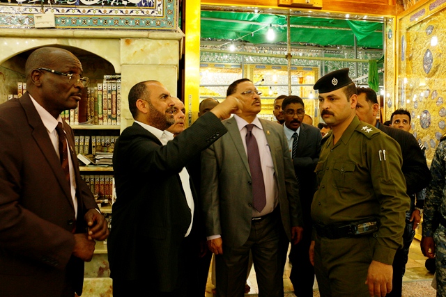 ماذا قال السفير السوداني ببغداد اثناء زيارته مرقد الامام علي بن ابي طالب عليه السلام