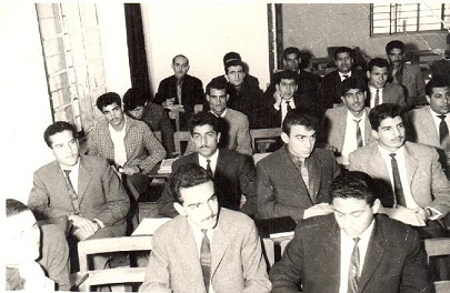 صورة ارشيفية لأول دفعة من طلبة الأعلام جامعة بغداد عام 1963