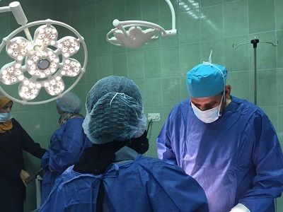 طاقم طبي ينجح في استئصال ورم وزنه (2) كيلو غرام من بطن سيدة كربلائية