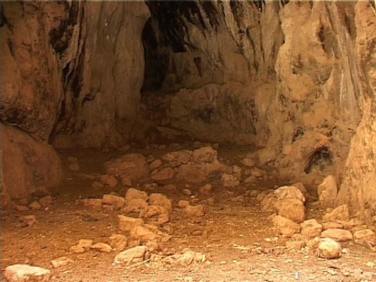 "جاسنا" مغارة عمرها مائة ألف عام تروي عشرات القصص في السليمانية