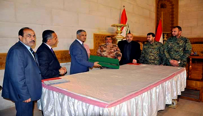 بالصور:الحشد الشعبي يسلم  وزارة السياحة والآثار قطعاً اثارية تعود الى العهد العثماني سرقها الدواعش في صلاح الدين