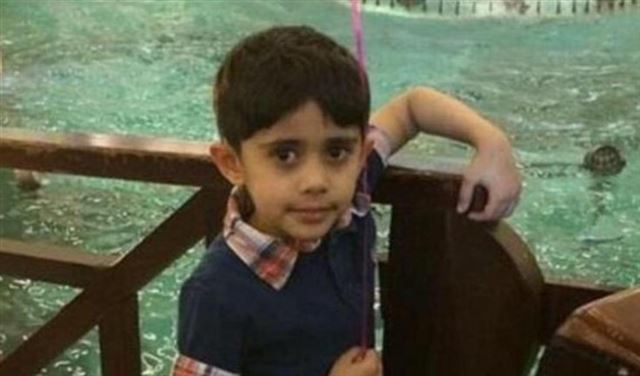 من ضحايا القديح.. طفل نزف بين يدي والده حتى مات