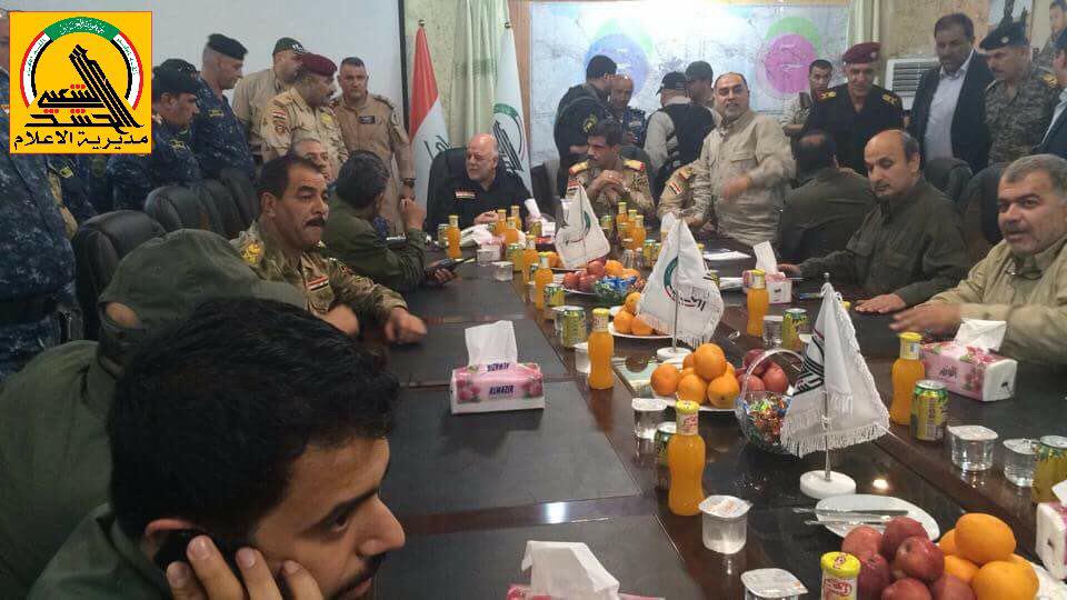 العبادي يرتدي ملابس الفرقة الذهبية ويصل مقر عمليات تحرير الفلوجة