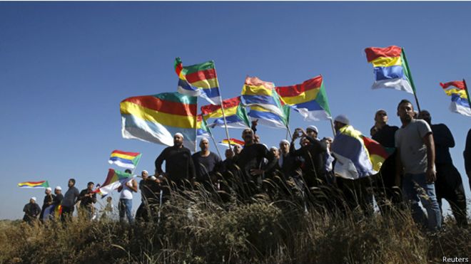 قرويون في الجولان يهاجمون سيارة إسعاف اسرائيلية "تنقل جريحين من جماعة مسلحة"