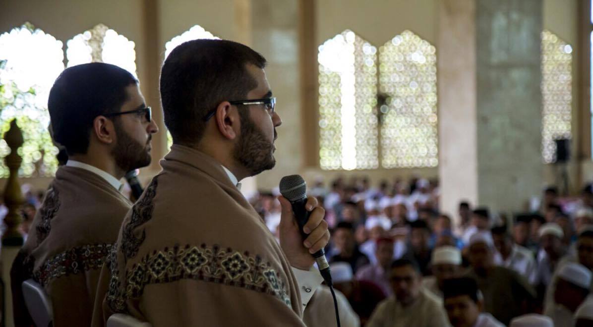 بالصور:موهبة أخوين عراقييَّن تتصدر عناوين أهم الصحف في إندونيسيا