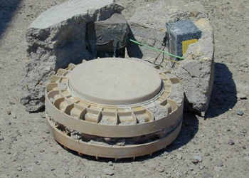 شاب في الديوانية ‏يخترع (روبوت) ‏لتفكيك العبوات ‏الناسفة