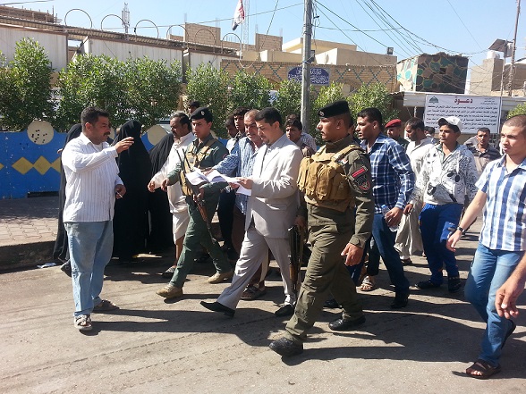 بالصور :حملة لإزالة التجاوزات على الارصفة والشوارع في مركز وأحياء مدينة كربلاء المقدسة