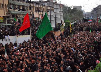 قوافل الزوار تبدأ بالتوافد على كربلاء المقدسة وبأعداد ضخمة لاحيار مراسم عاشوراء
