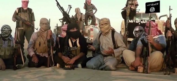 داعش الارهابي يتوعد التجار الذين يمتنعون عن دفع الاتاوات بقطع رؤوسهم بالسيف ووفاة (18) طفلا في صحراء الانبار بسبب قلة الماء والغذاء