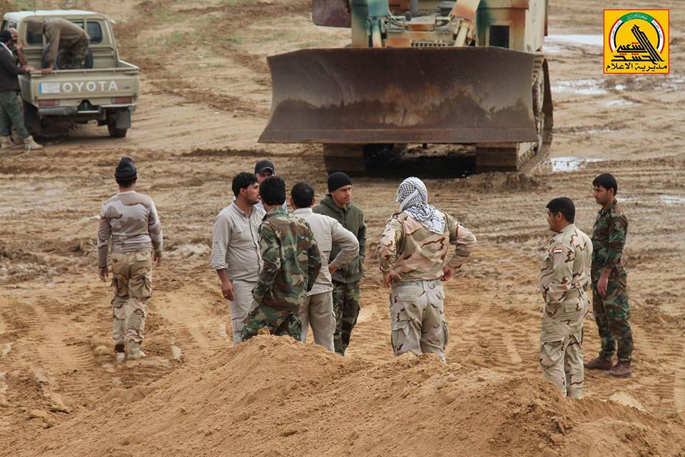 الحشد الشعبي يلتقي مع قطعات البيشمركة بعد سيطرته على طريق تلعفر سنجار