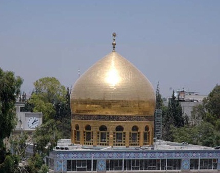 مصدر لـ(نون) :سقوط قذيفة بالقرب من الباب الغربي لمرقد السيدة زينب بدمشق