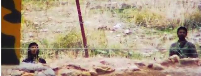 بالفيديو: جنود أتراك يتحدثون مع مسلحين من